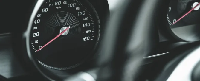 Cockpit inkl. Steuerrad und Geschwindigkeitsanzeige