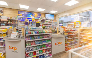 DOOH screen in convenience store